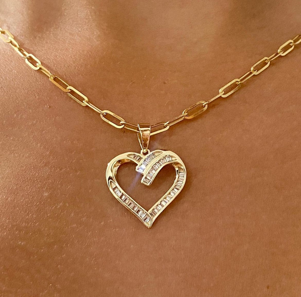 Heart pendant with Baguette Zirconia in gold color with paperclip necklace on model close up