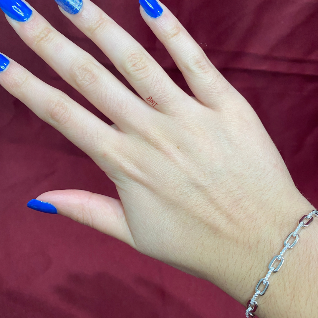 Paperclip chain bracelet with Zirconia on model
